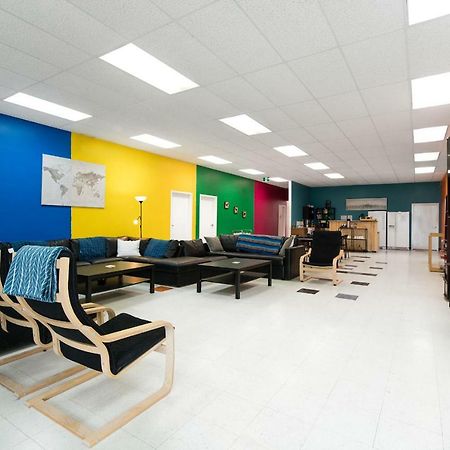 Out East Hostels - Роки Харбър Екстериор снимка