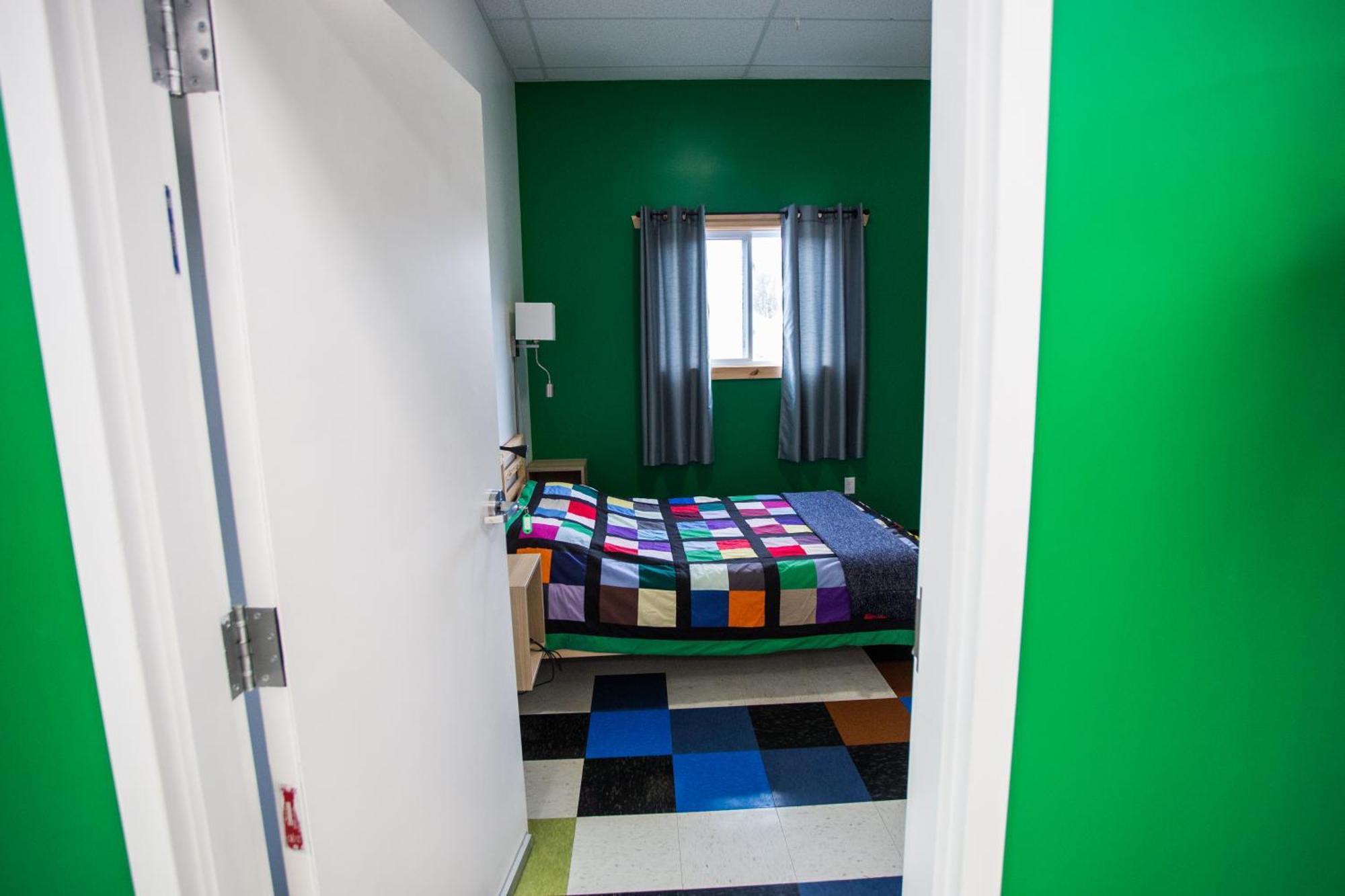 Out East Hostels - Роки Харбър Екстериор снимка