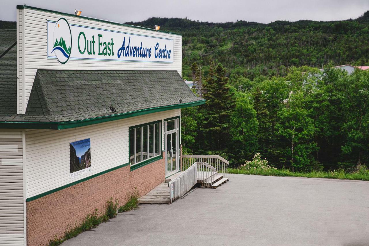Out East Hostels - Роки Харбър Екстериор снимка
